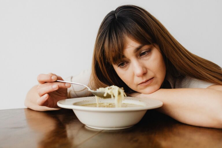 Understanding Emotional Eating: How to Break the Cycle and Regain Control